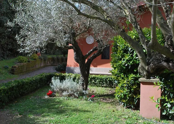 Aparthotel Casale Mostacciano 4*